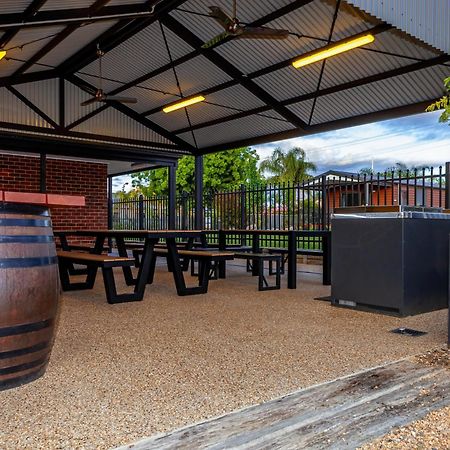 Big4 Albury Tourist Park Hotell Exteriör bild
