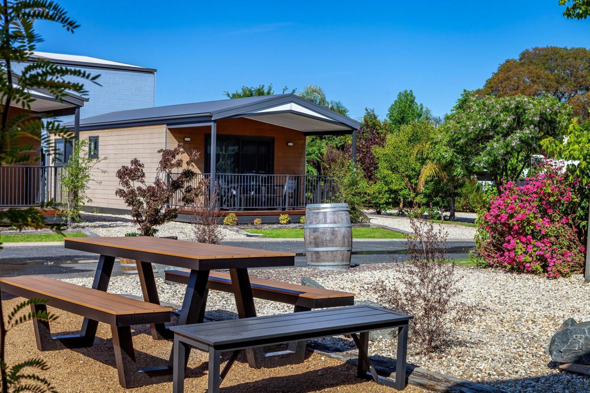 Big4 Albury Tourist Park Hotell Exteriör bild